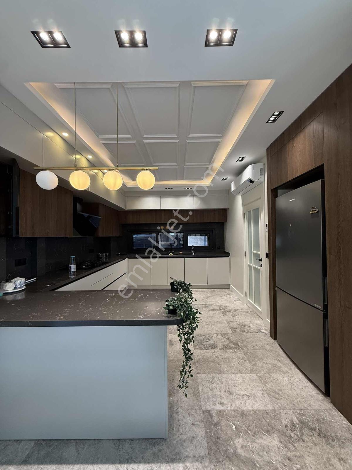 Beylikdüzü Gürpınarda Havuzlu Satılık 7+2 Villa - Görsel 9
