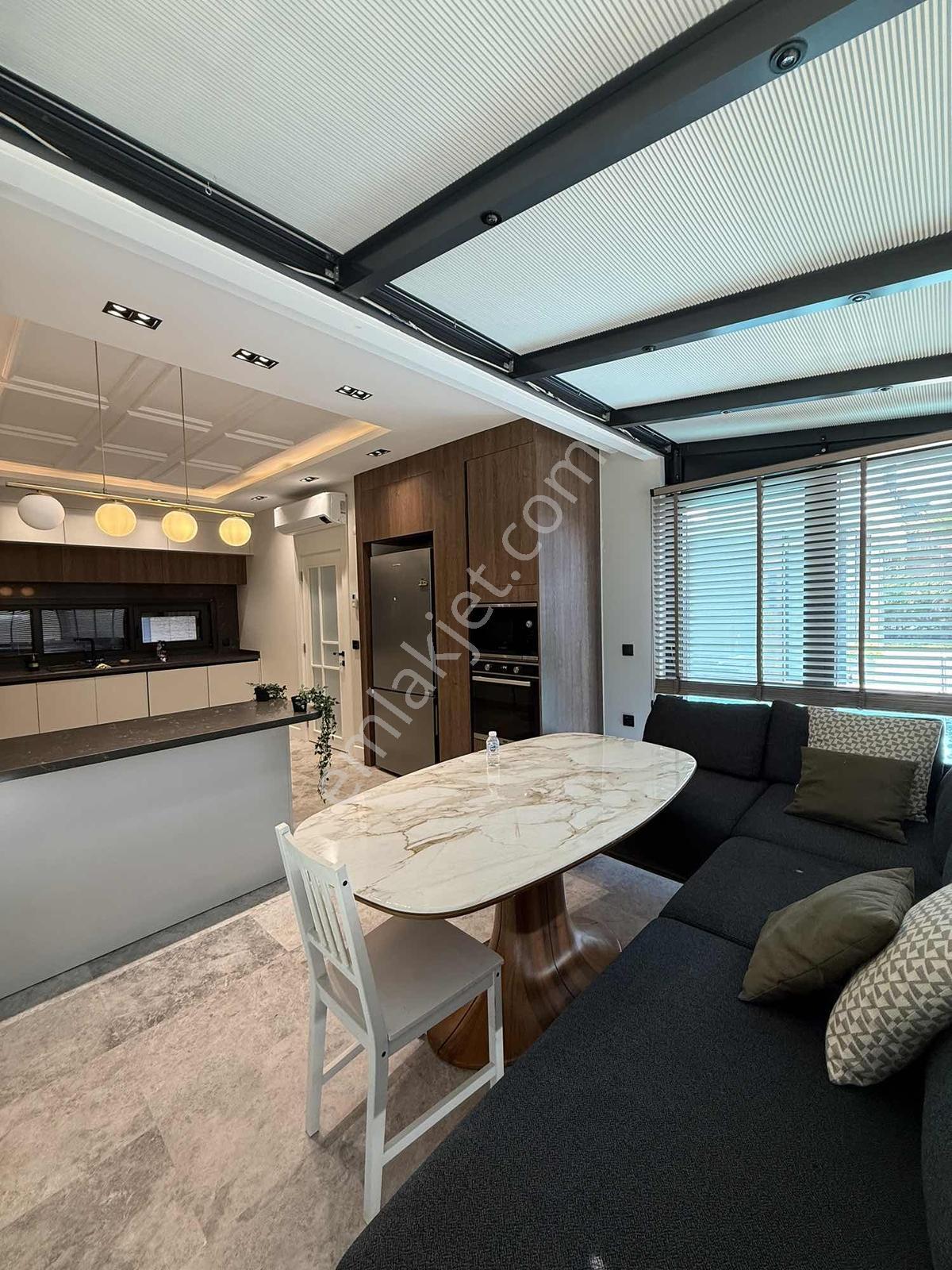 Beylikdüzü Gürpınarda Havuzlu Satılık 7+2 Villa - Görsel 12