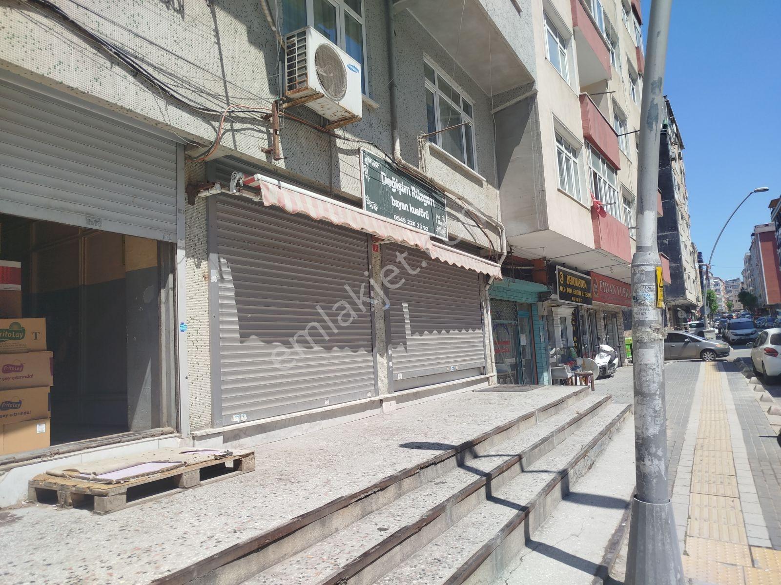 Bahçelievler'de Yüksek Cirolu Devren Kiralık Kuaför Salonu - Görsel 3
