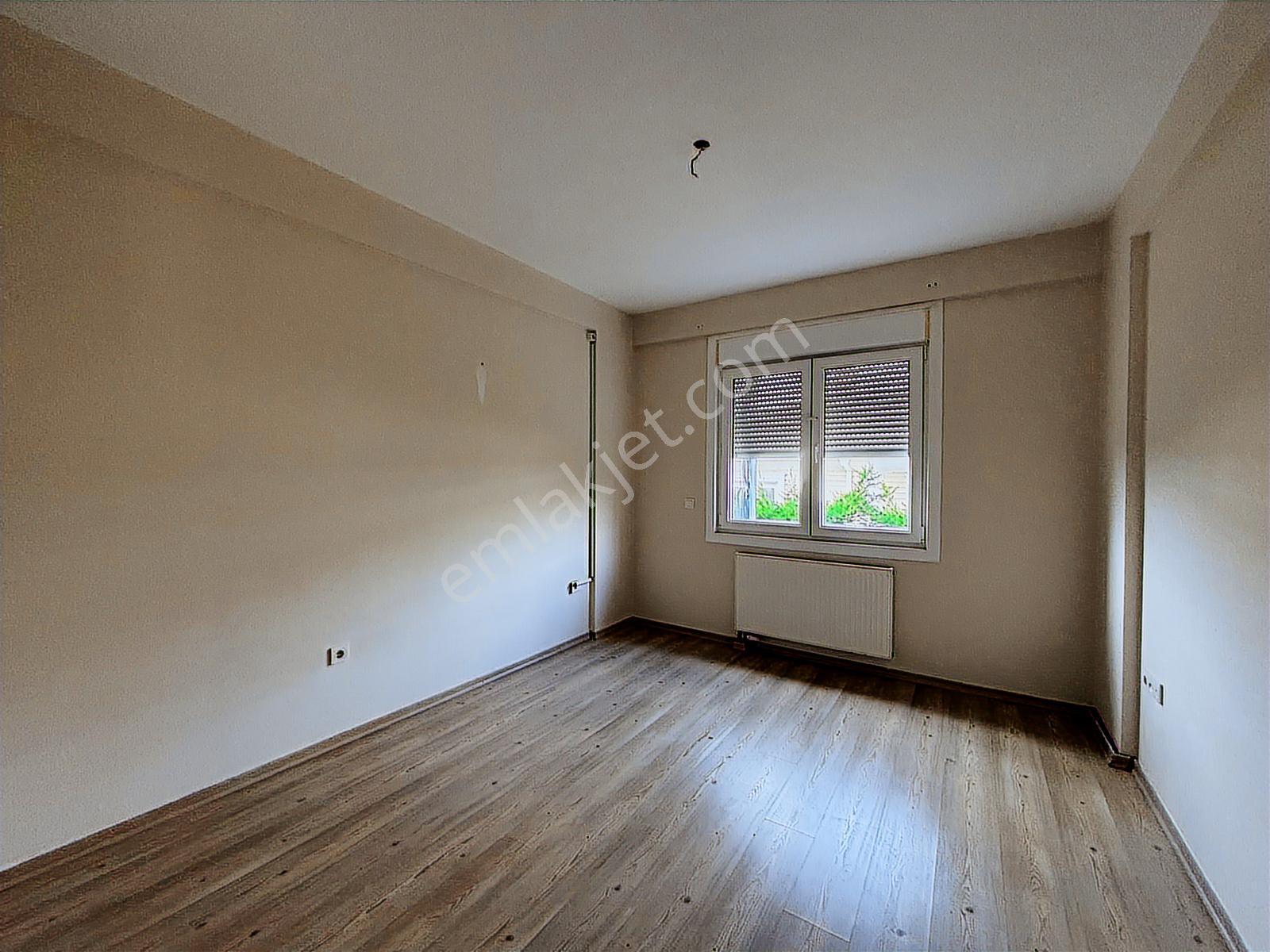 Güzelşehir Sitesinde Tadilatlı Krediye Uygun Satılık 5+1 Villa - Görsel 3
