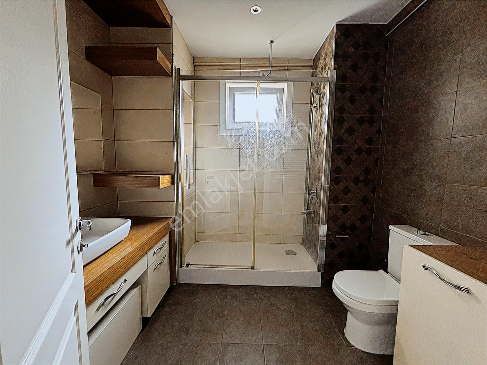 Güzelşehir Sitesinde Tadilatlı Krediye Uygun Satılık 5+1 Villa - Görsel 33
