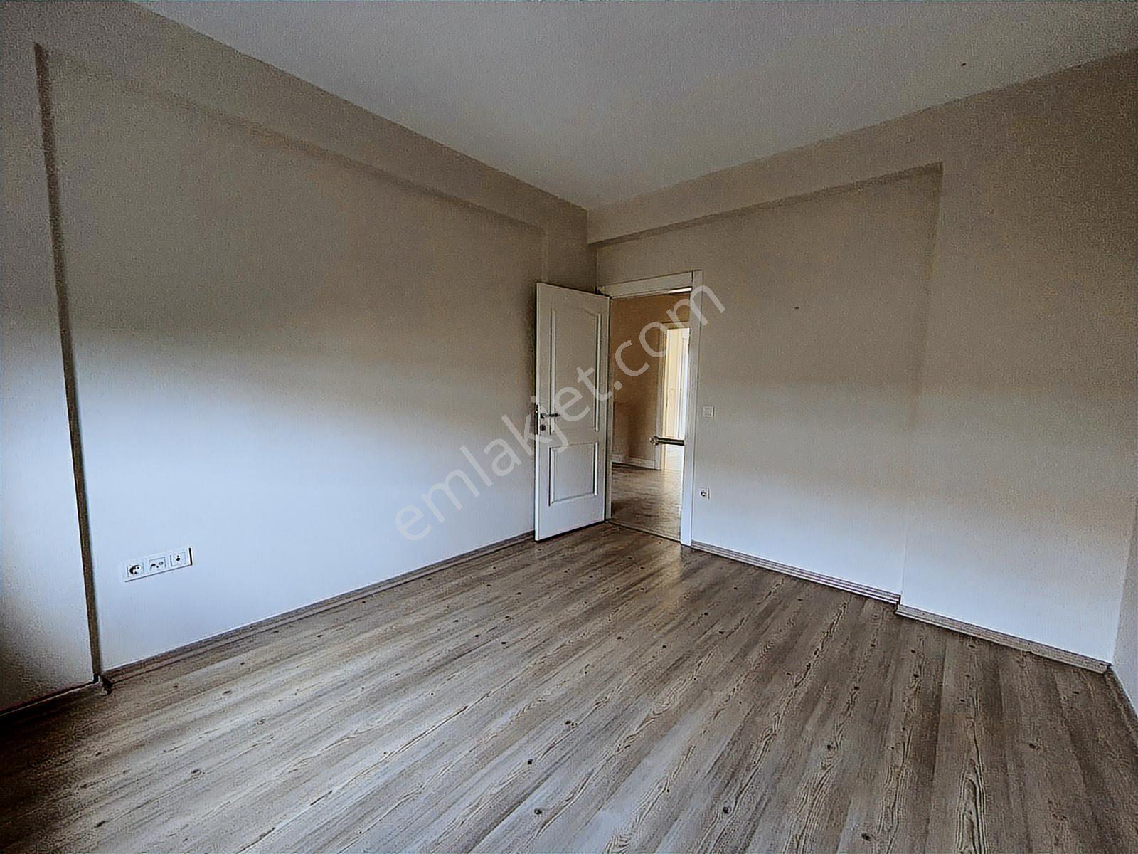 Güzelşehir Sitesinde Tadilatlı Krediye Uygun Satılık 5+1 Villa - Görsel 30