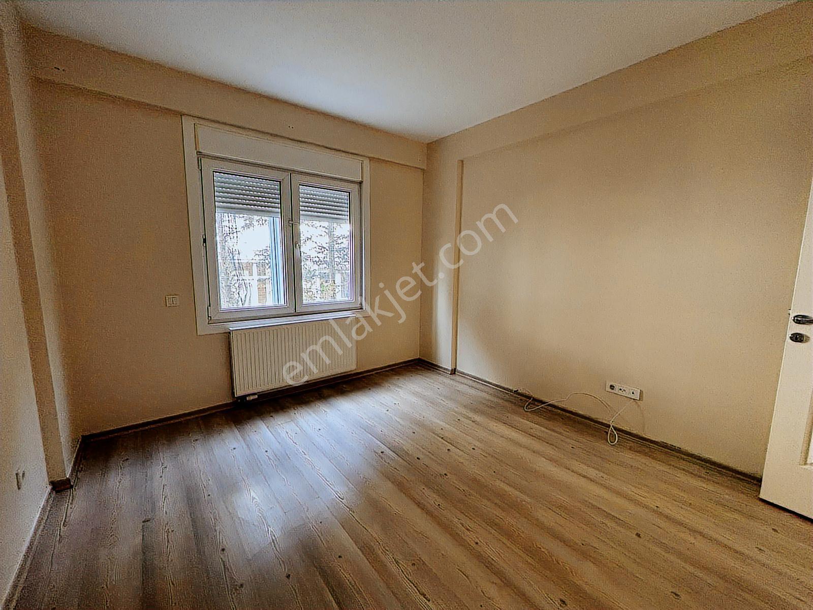 Güzelşehir Sitesinde Tadilatlı Krediye Uygun Satılık 5+1 Villa - Görsel 22