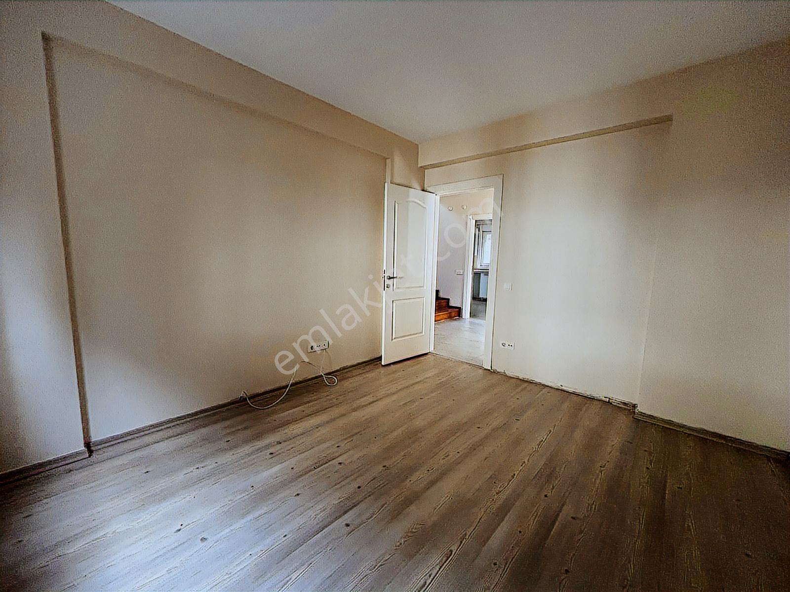 Güzelşehir Sitesinde Tadilatlı Krediye Uygun Satılık 5+1 Villa - Görsel 28