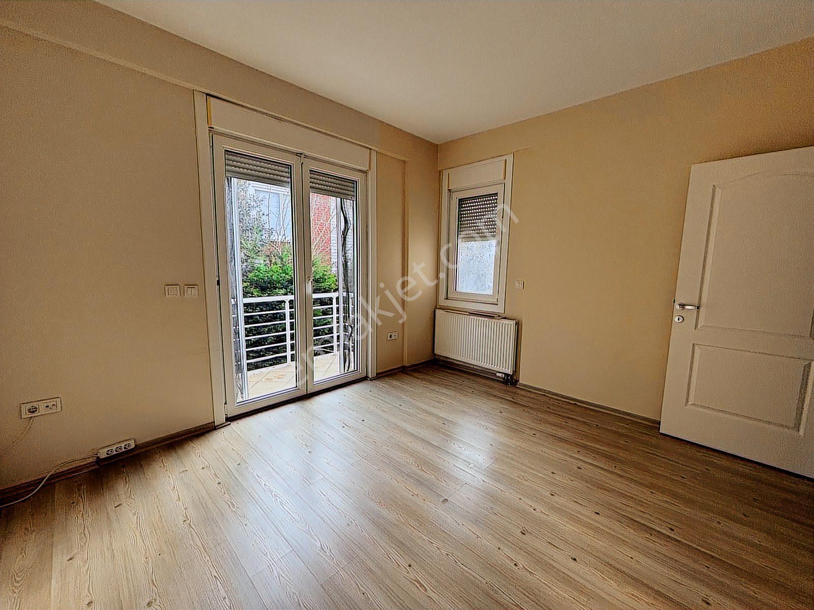 Güzelşehir Sitesinde Tadilatlı Krediye Uygun Satılık 5+1 Villa - Görsel 34