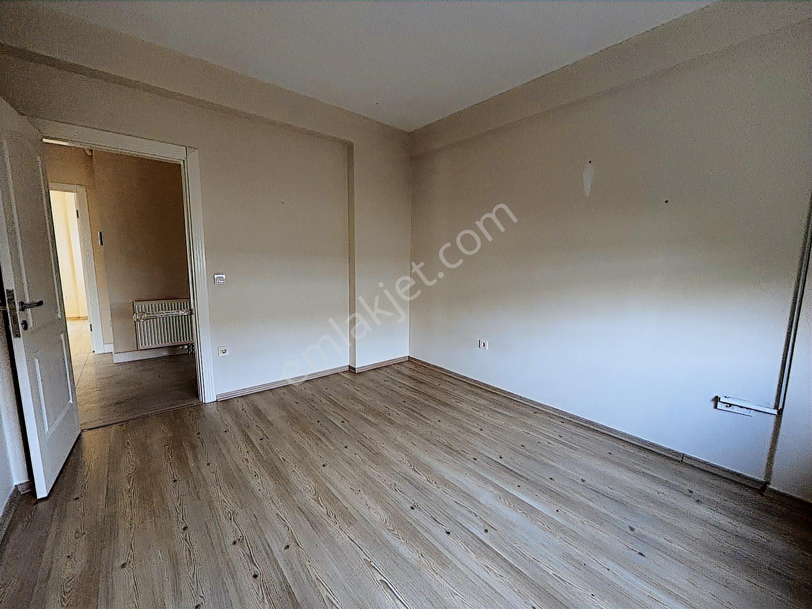 Güzelşehir Sitesinde Tadilatlı Krediye Uygun Satılık 5+1 Villa - Görsel 19
