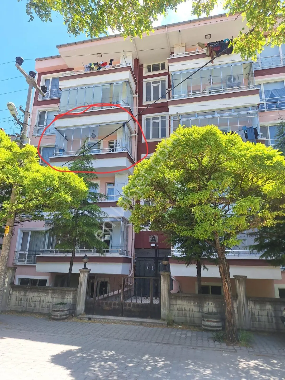 Barış Sitesi'nde 3+1 Asansörlü Otoparklı Masrafsız Daire