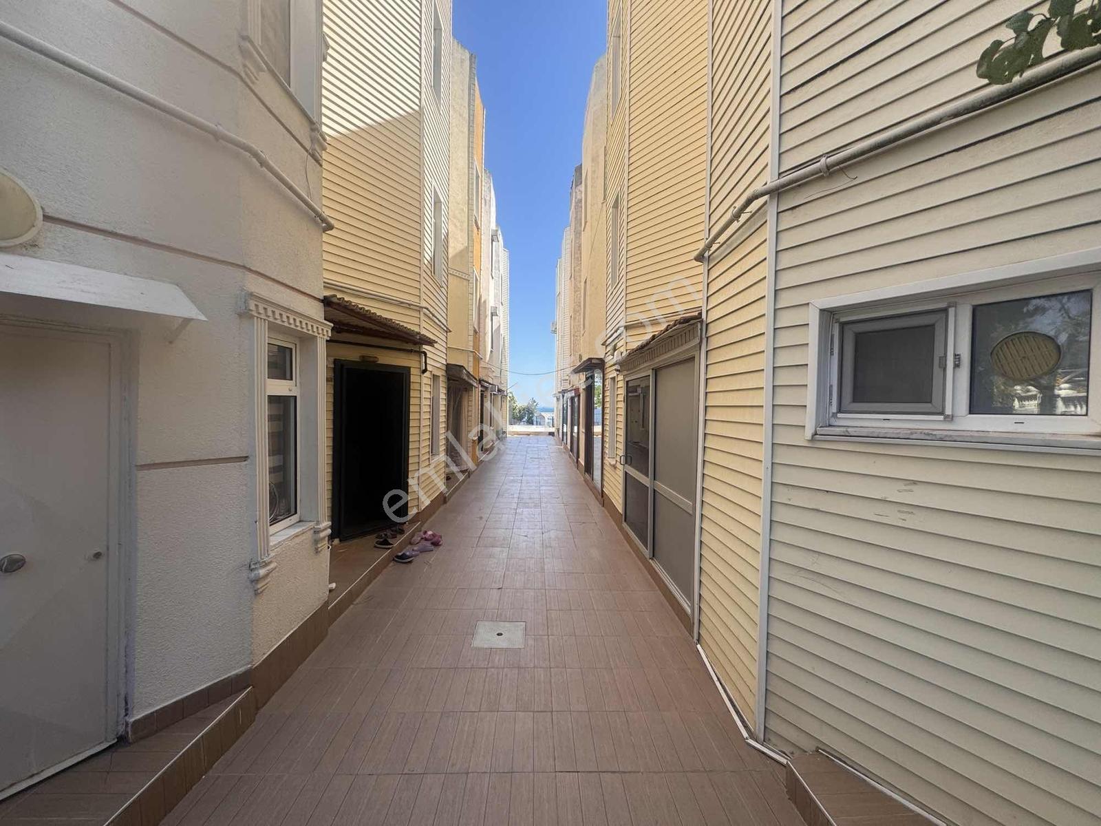 Silivri Nurkent Tatil Sitesi Deniz Cepheli Eşyalı Satılık Villa - Görsel 16