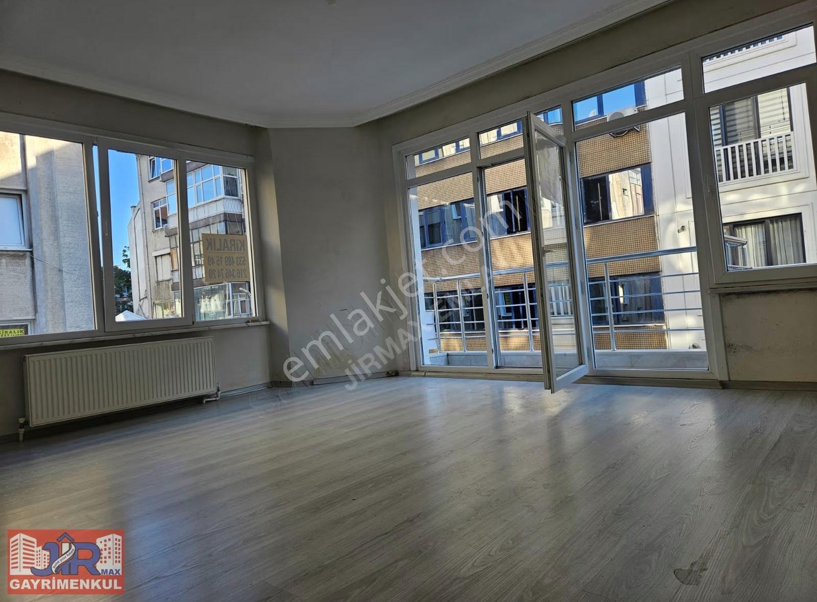 Jirmax Emlak'tan, Kadıköy'de, Kiralık, 3+1, 150m2, Geniş Daire