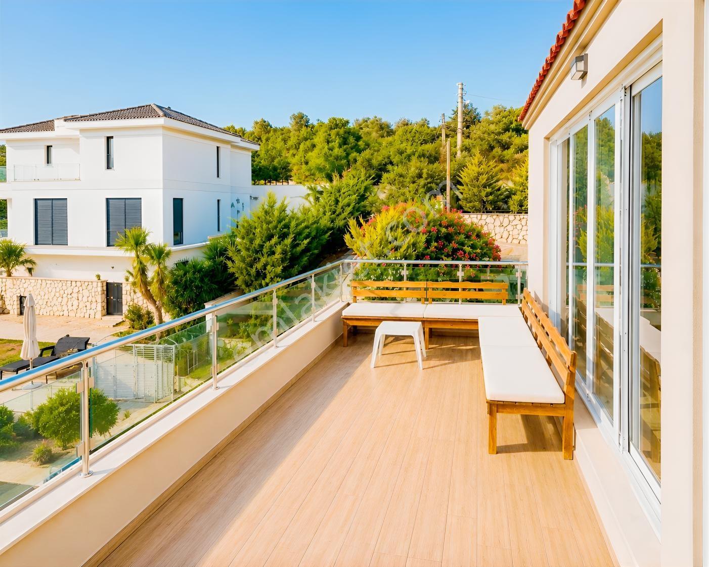 Çeşme Dalyan'da Satılık 4+2 Havuzlu Deniz Manzaralı Villa - Görsel 14