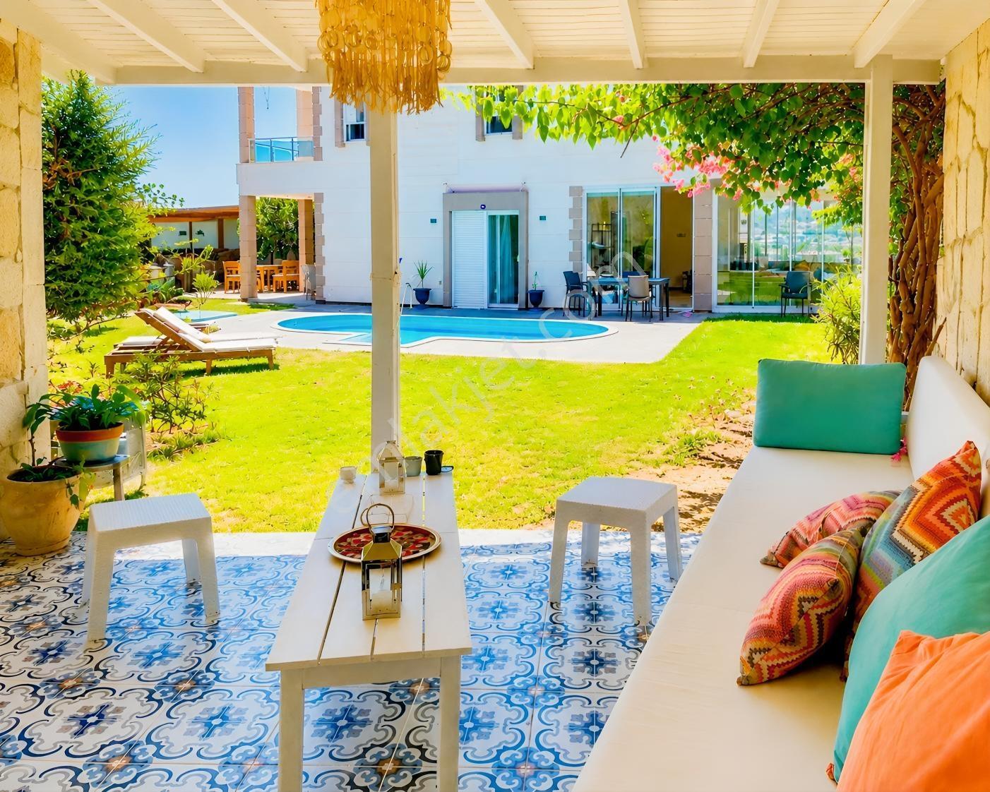 Çeşme Dalyan'da Satılık 4+2 Havuzlu Deniz Manzaralı Villa - Görsel 8