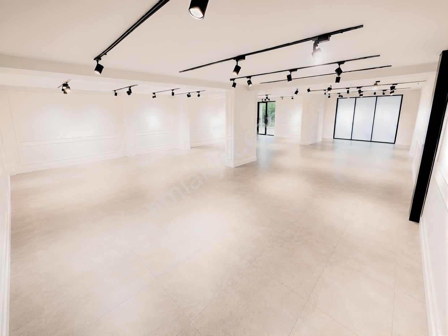 Karşıyaka Ordu Caddesinde 900m² Devren Kiralık Mağaza - Görsel 8