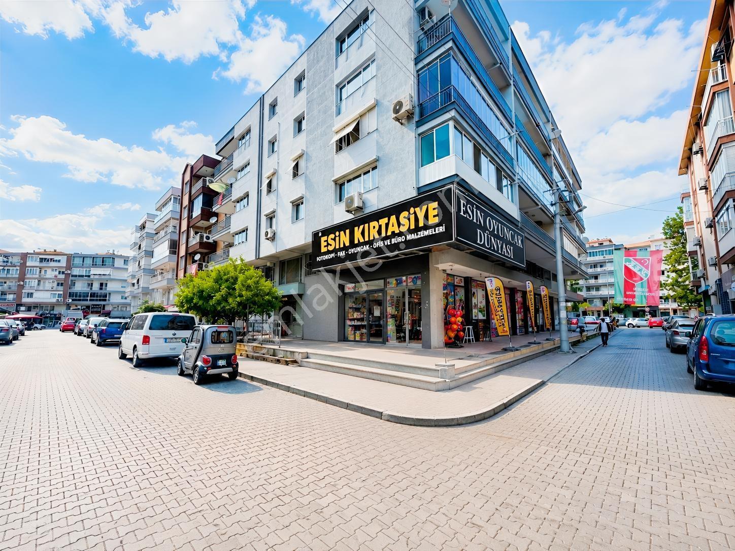 Karşıyaka'da Devren Kiralık Dükkan