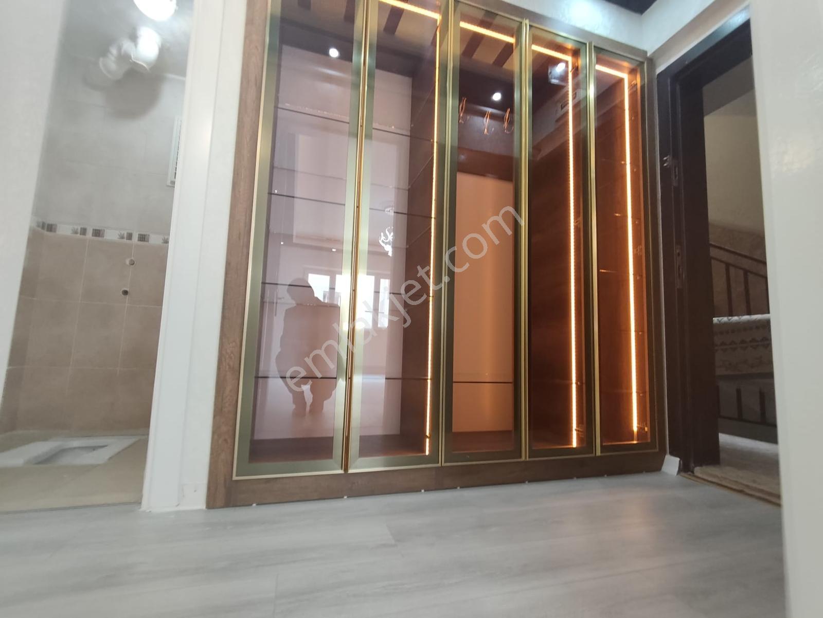 Yılmaz Gayrimenkulden Asansörlü Cadde Üzeri Ful Yapılı 3 Ara Kat