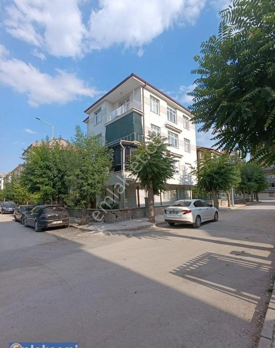 Emlaknomi'den Nefise Sultan Mah.3+1 Arakat Masrafsız 140m2 Cam Balkon Panjur Klima Duvar Kağıt - Görsel 2