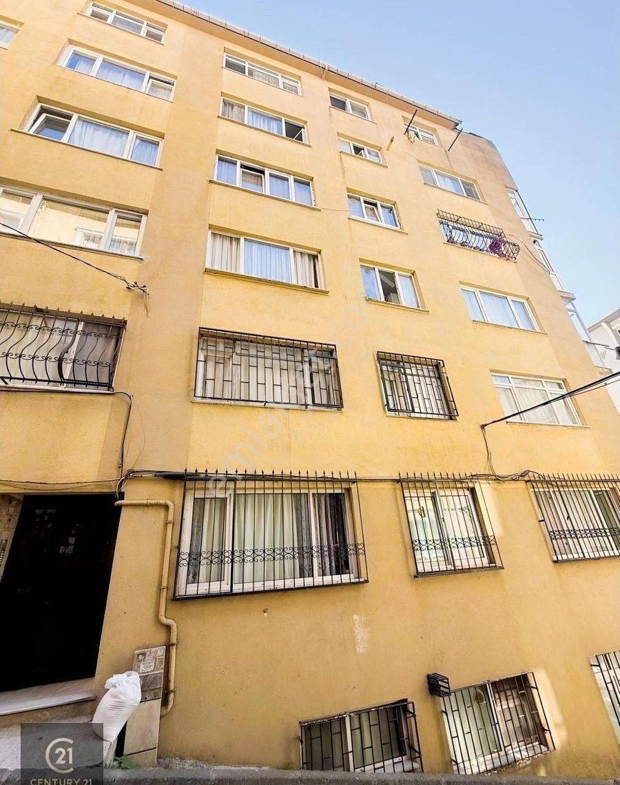 Beyoğlu Hacıahmet'te Full Eşyalı Kiralık Geniş 3+1 Daire - Görsel 2