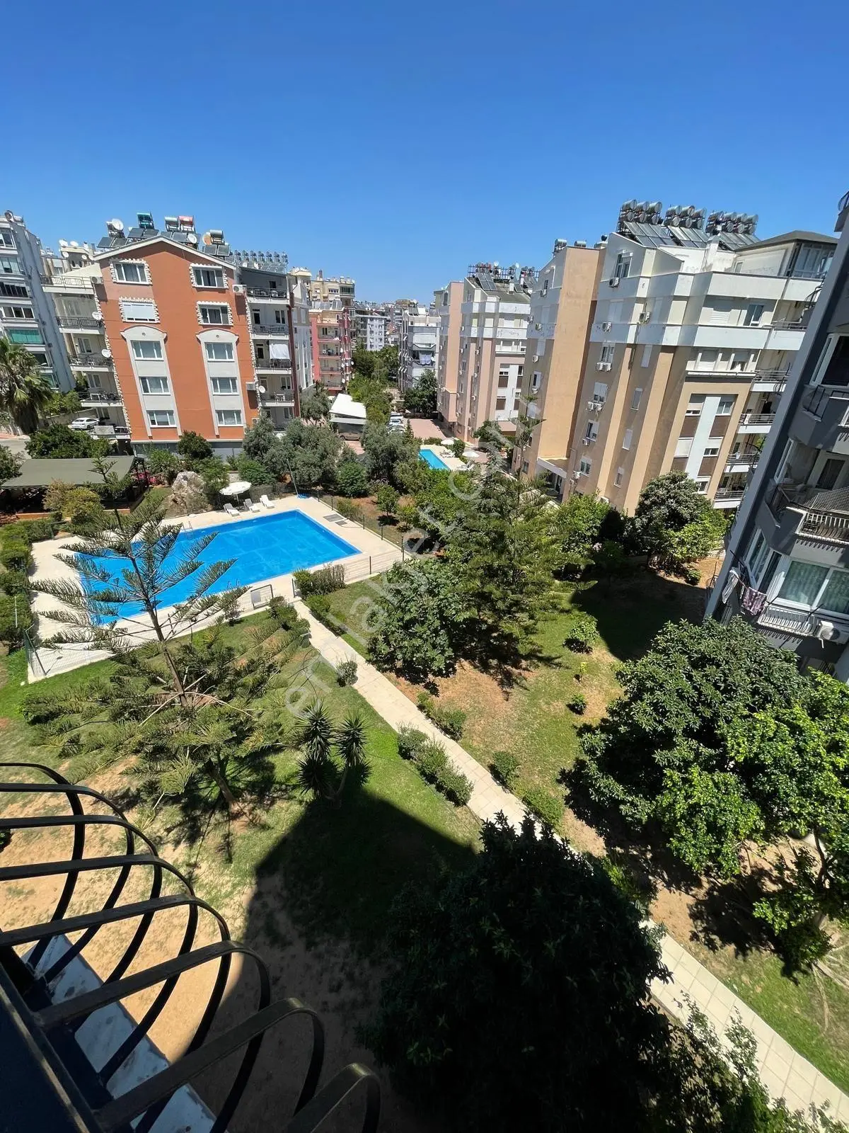 Öğretmenevleri Ara Kat Havuzlu Satılık 3+1 Daire