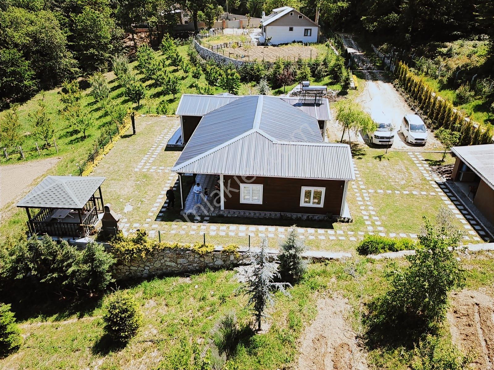 Yalova Esadiye Köyünde 12.950m2 Arazi İçinde Satılık Çiftlik Evi