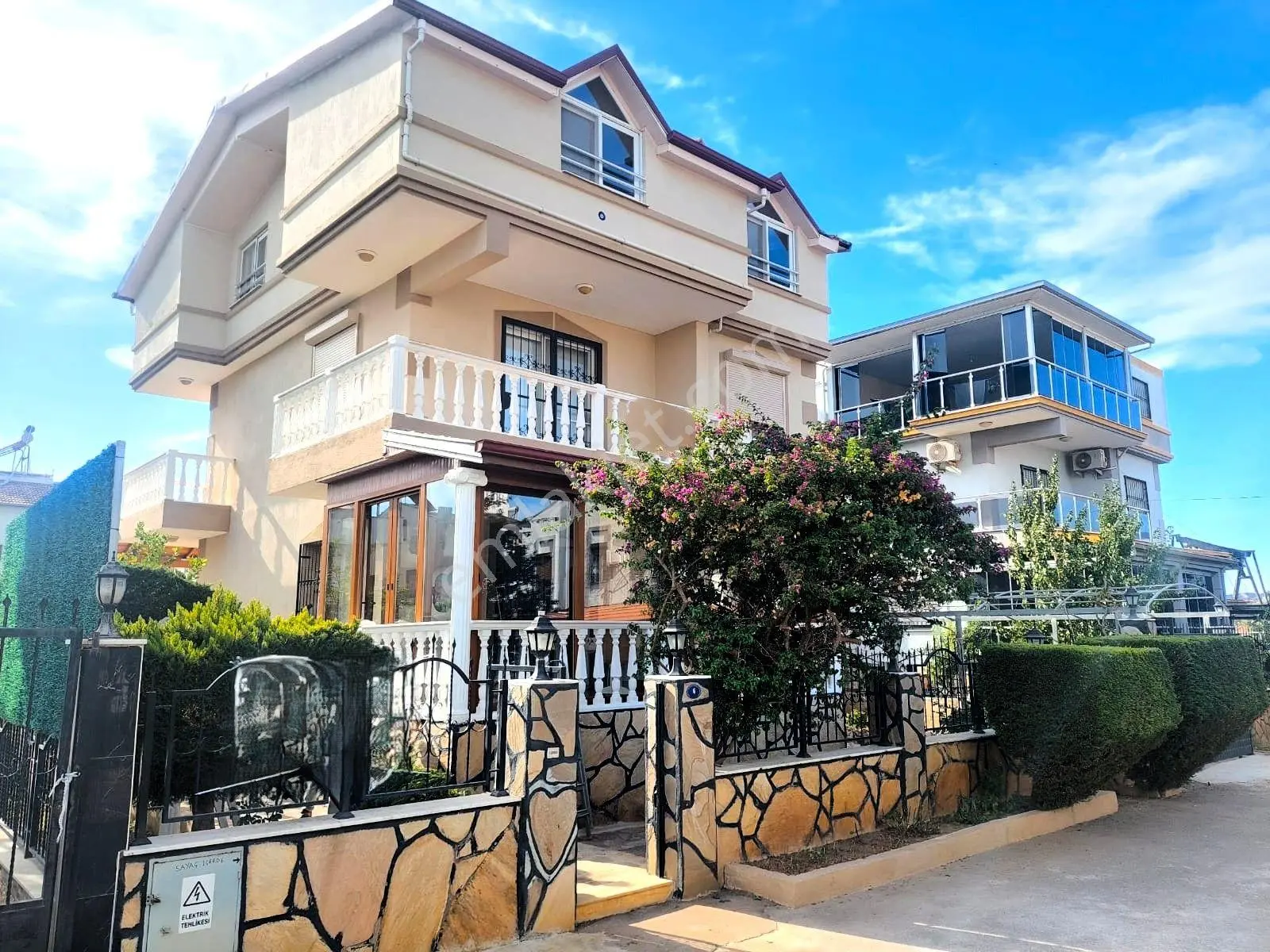 İzmir Seferihisar Ürkmez De Denize Yakın Satılık Müstakil Villa 4+1 - Görsel 2