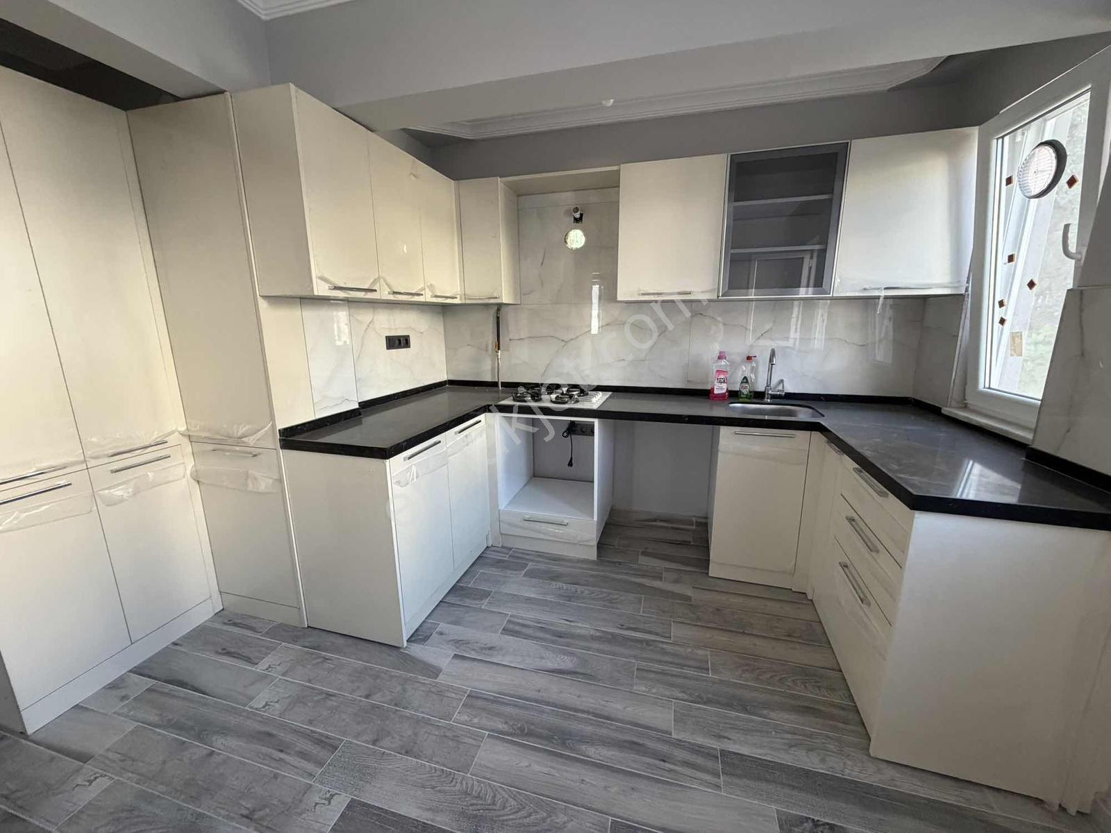 Kiralık Villa Erenler 3+1 Site İçi Müstakil Bahçe - Görsel 8
