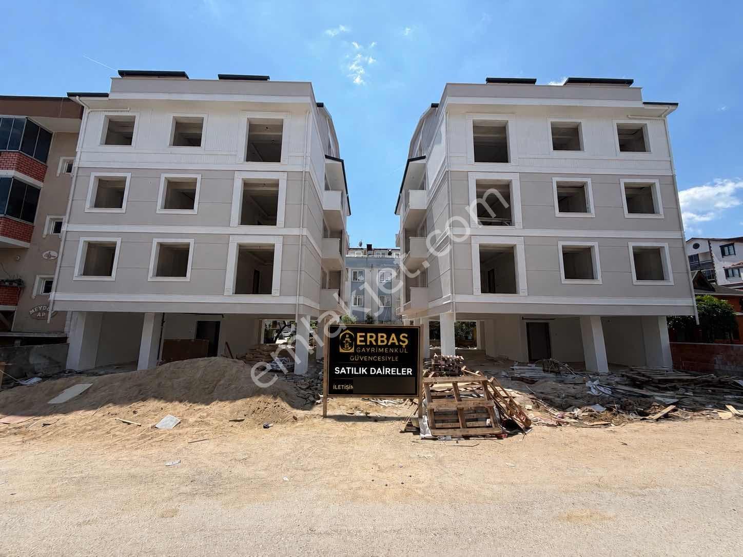 Erbaş Gayrimenkul'den 95 Evlerde Satılık 2+1 Arakat Daireler