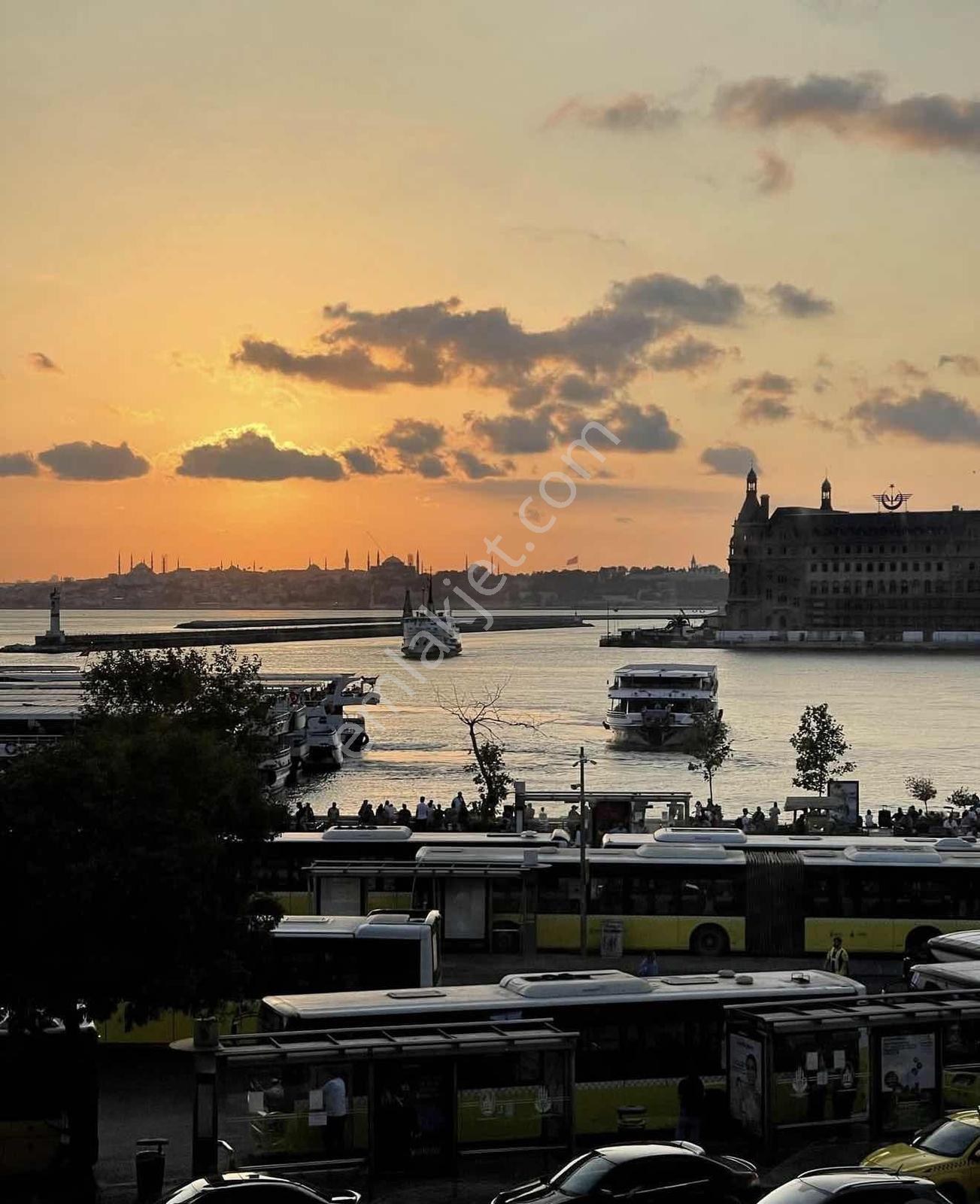 Kadıköy Rıhtımda Deniz Manzaralı Ulaşımlara Yakın Stüdyo Daire