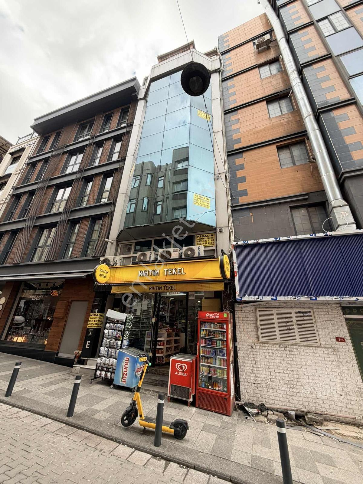Kadıköy Rıhtımda Deniz Manzaralı Ulaşımlara Yakın Stüdyo Daire - Görsel 2