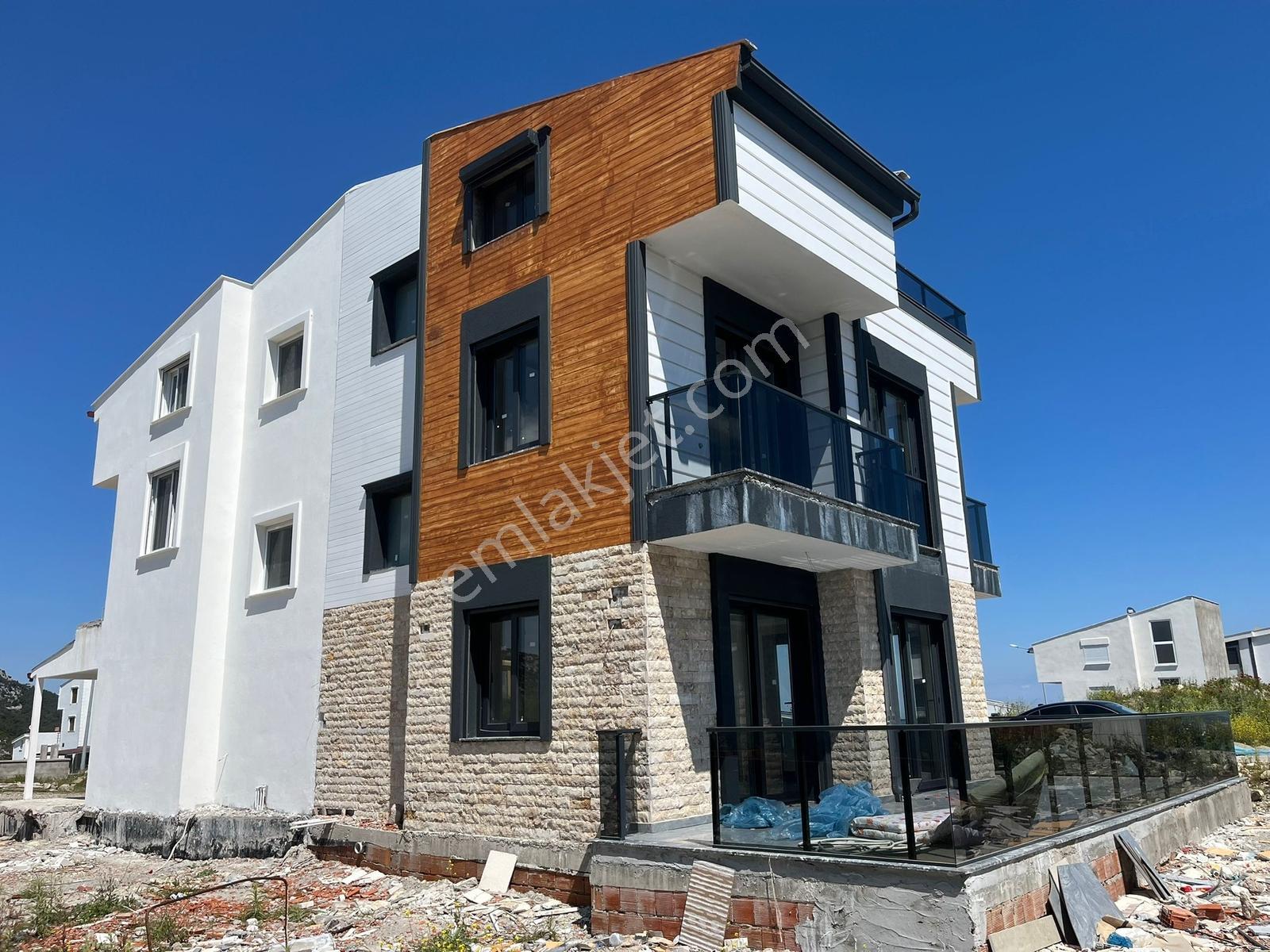 Mordoğan Kamukent Sitesinde Deniz Manzaralı Satılık 4+1 Villa - Görsel 7