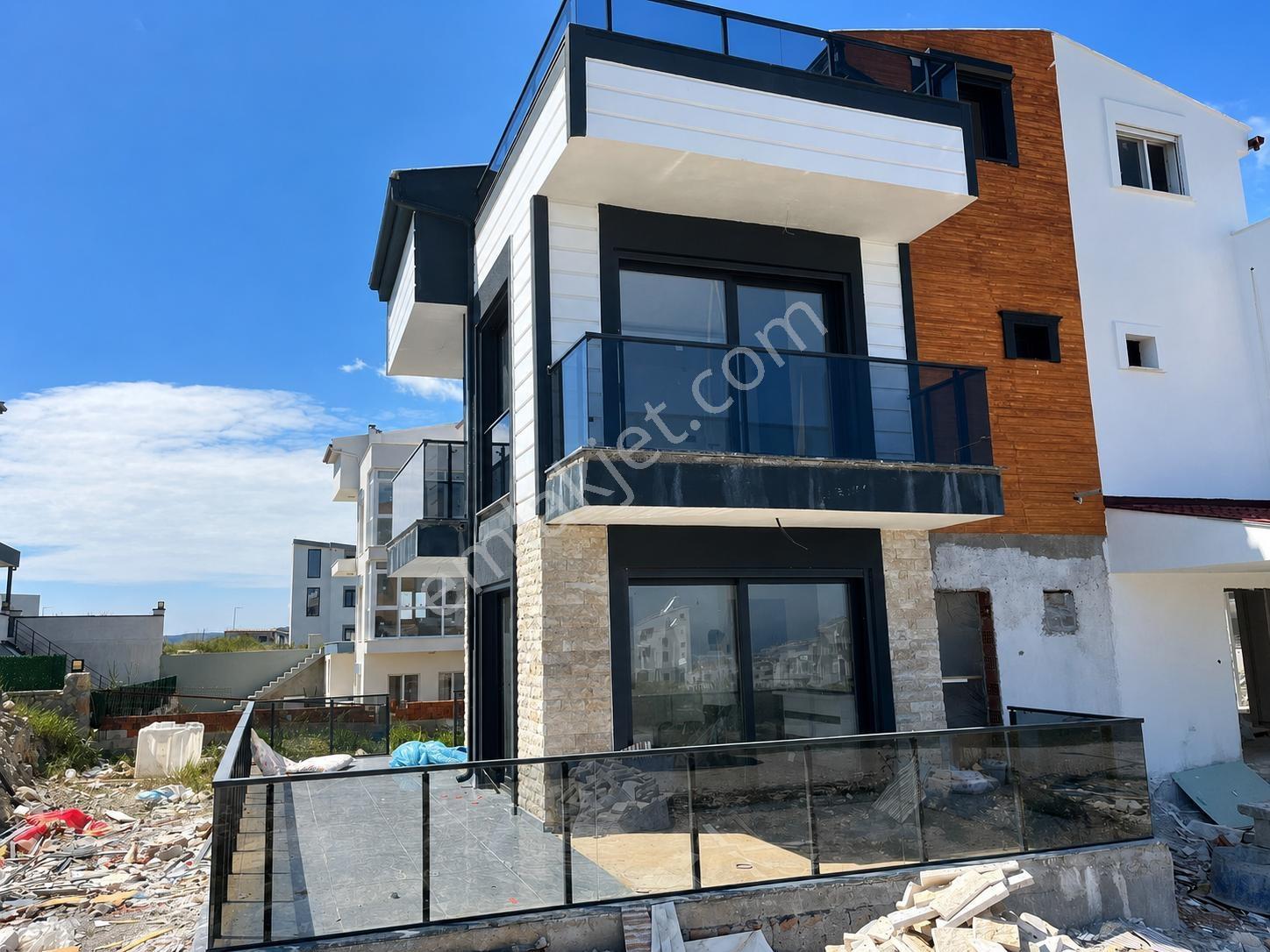 Mordoğan Kamukent Sitesinde Deniz Manzaralı Satılık 4+1 Villa - Görsel 11