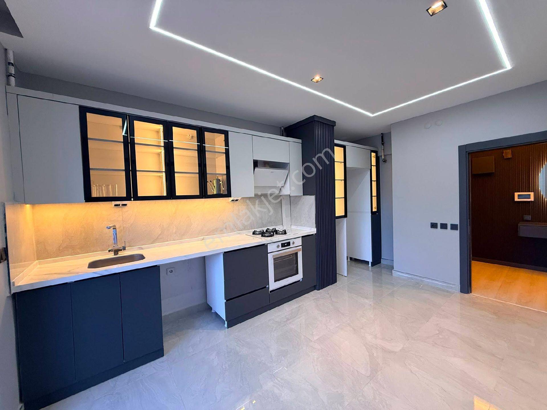 Bahçelievler Mahallesi Bahabey Caddesi Üzeri Ziraat Bankası Civarı 3+1 135 M2 Daire.