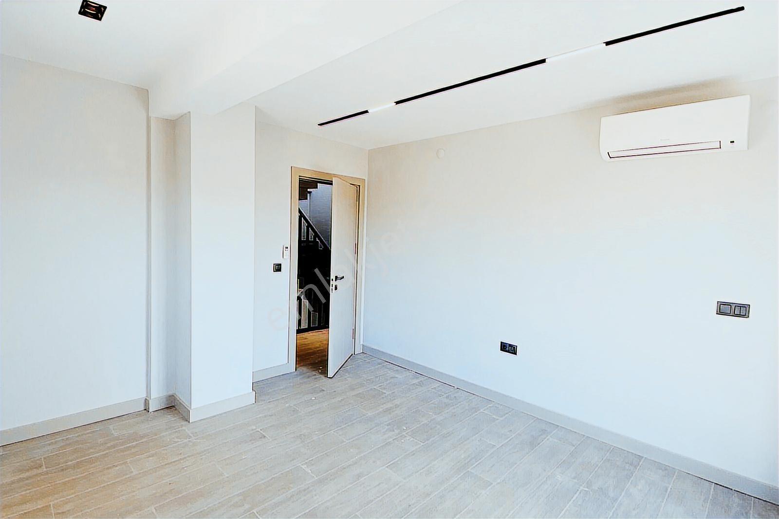 Foçaköy'de 500 M2 Arsa'da 4+1 Deniz Manzaralı Havuzlu Villa - Görsel 9