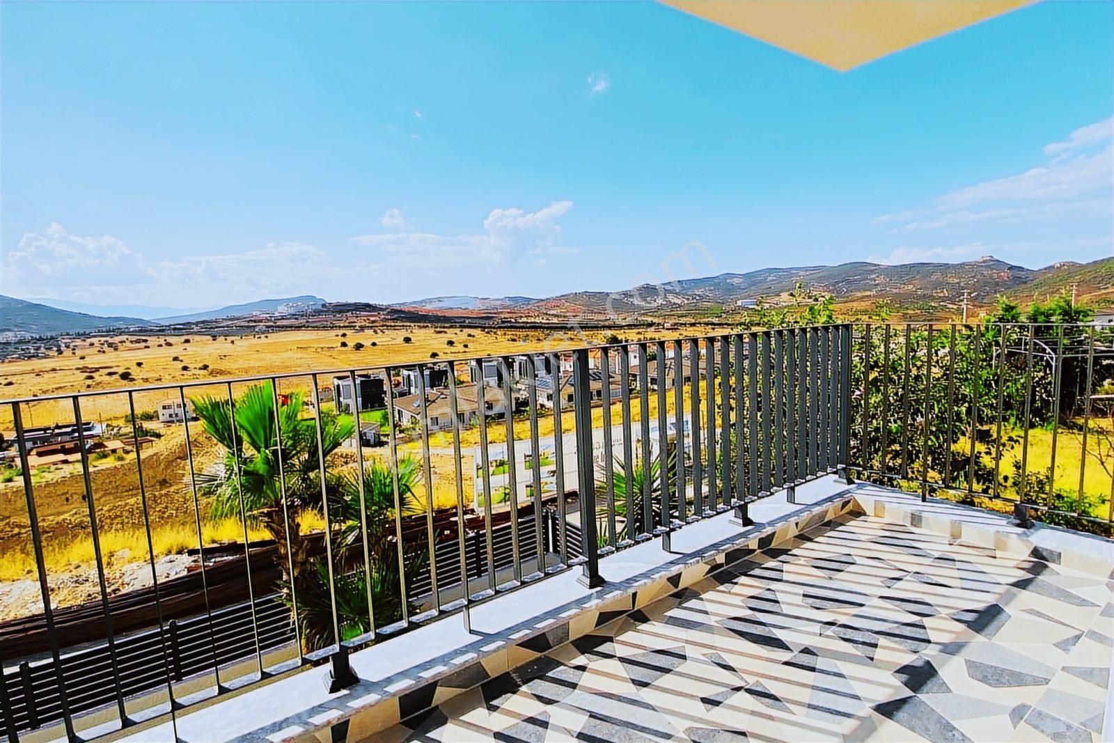 Foçaköy'de 500 M2 Arsa'da 4+1 Deniz Manzaralı Havuzlu Villa - Görsel 25