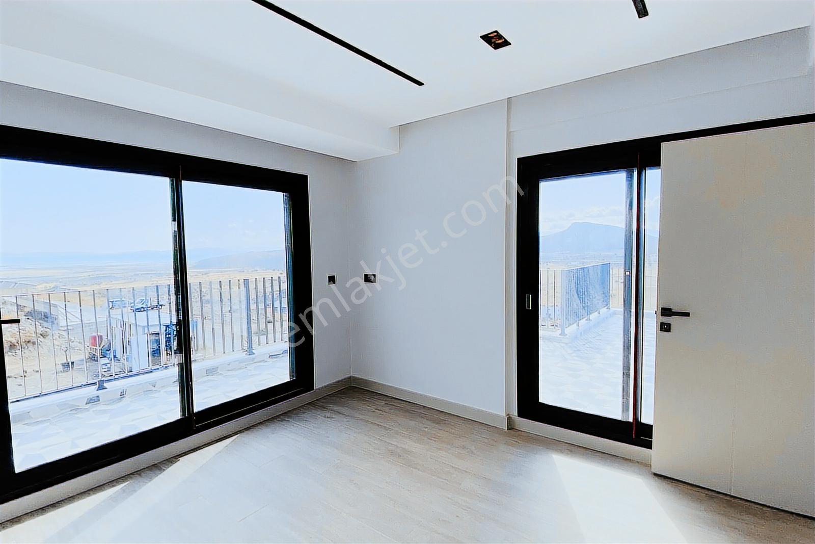 Foçaköy'de 500 M2 Arsa'da 4+1 Deniz Manzaralı Havuzlu Villa - Görsel 35