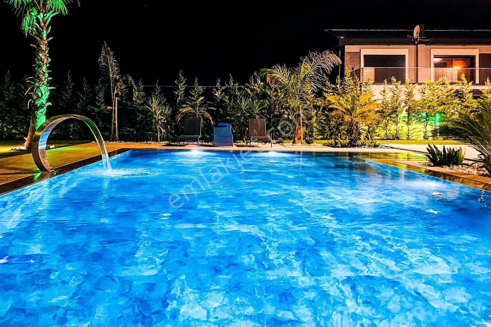 Foça'da 5+1 Akıllı Sistem, Geniş Bahçe Ve Havuzlu Müstakil Villa - Görsel 15
