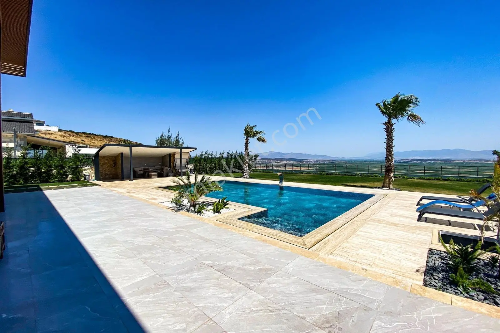 Foça'da 5+1 Akıllı Sistem, Geniş Bahçe Ve Havuzlu Müstakil Villa - Görsel 31