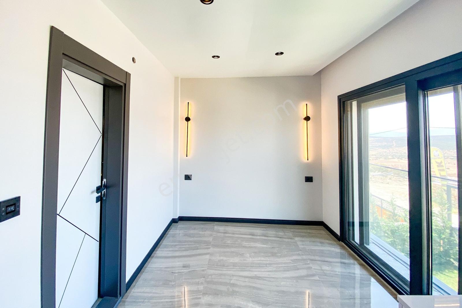 Foça'da 5+1 Akıllı Sistem, Geniş Bahçe Ve Havuzlu Müstakil Villa - Görsel 27