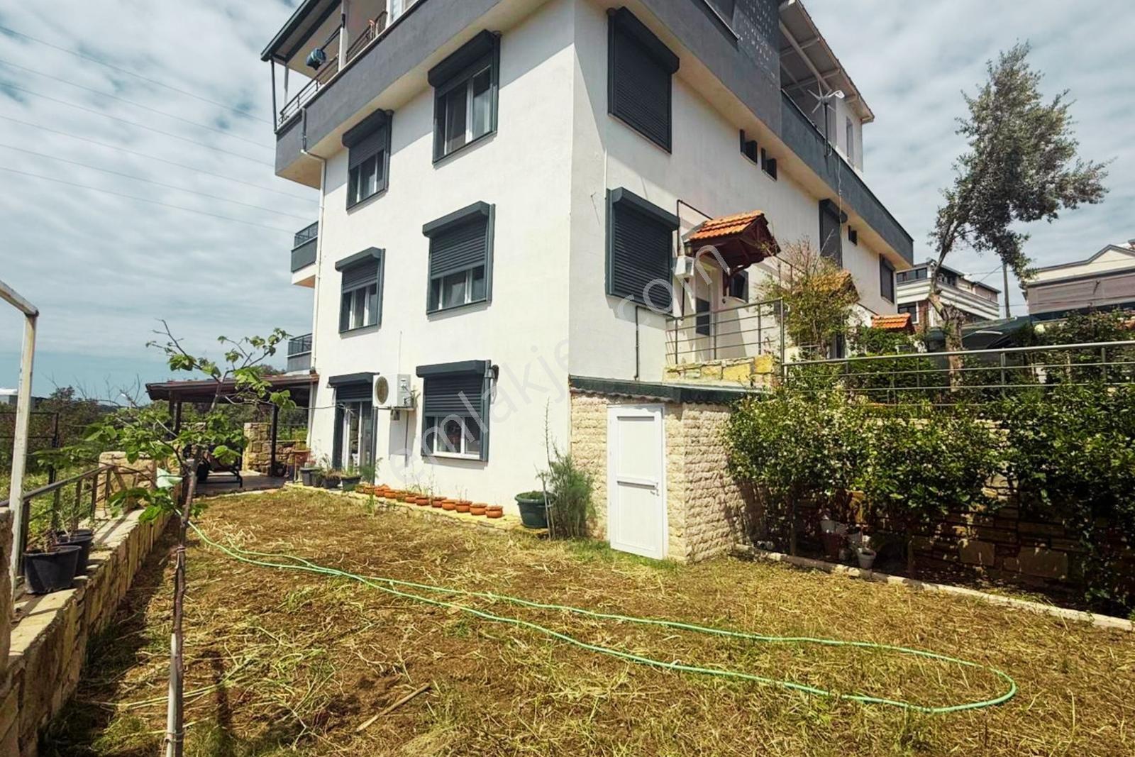 Yenifoça'da Önü Kapanmaz Manzaralı -müstakil 4+2 Tripleks Villa - Görsel 30
