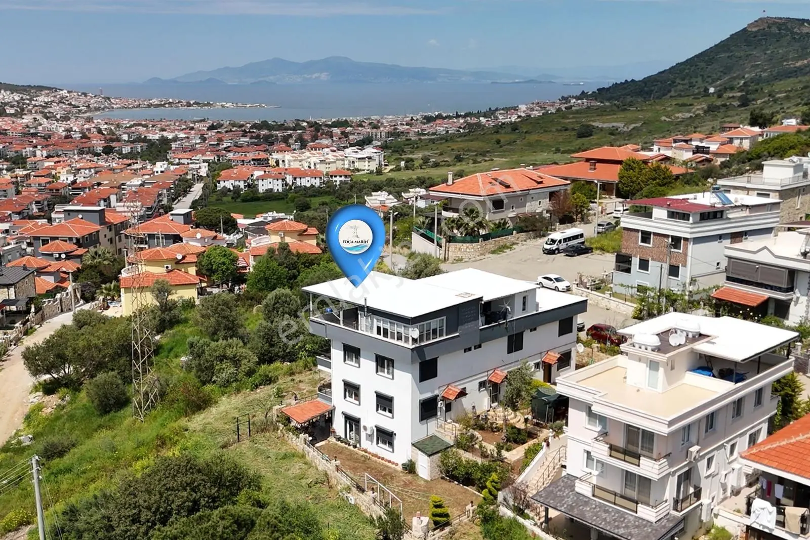 Yenifoça'da Önü Kapanmaz Manzaralı -müstakil 4+2 Tripleks Villa