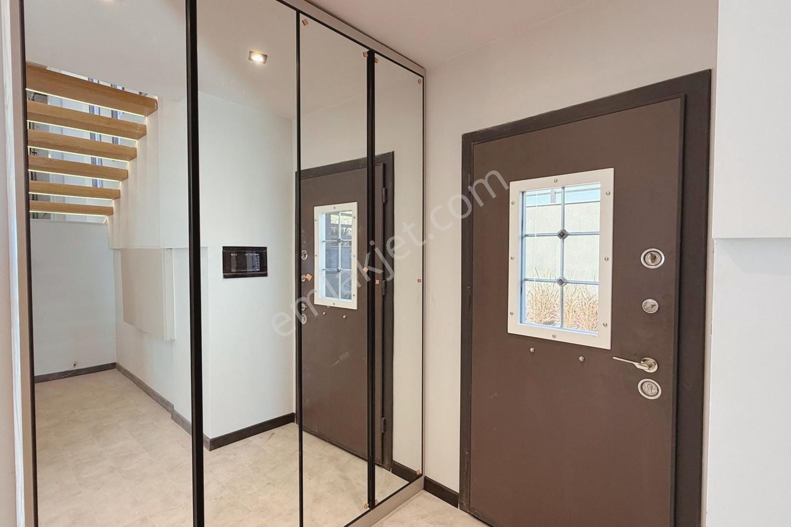 Foçaköy'de Deniz Manzaralı 5+1 Lüx Villa-havuzlu-6 Banyolu - Görsel 24
