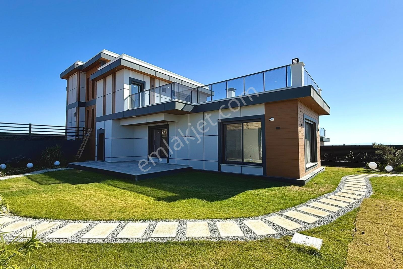 Foçaköy'de Deniz Manzaralı 5+1 Lüx Villa-havuzlu-6 Banyolu - Görsel 23