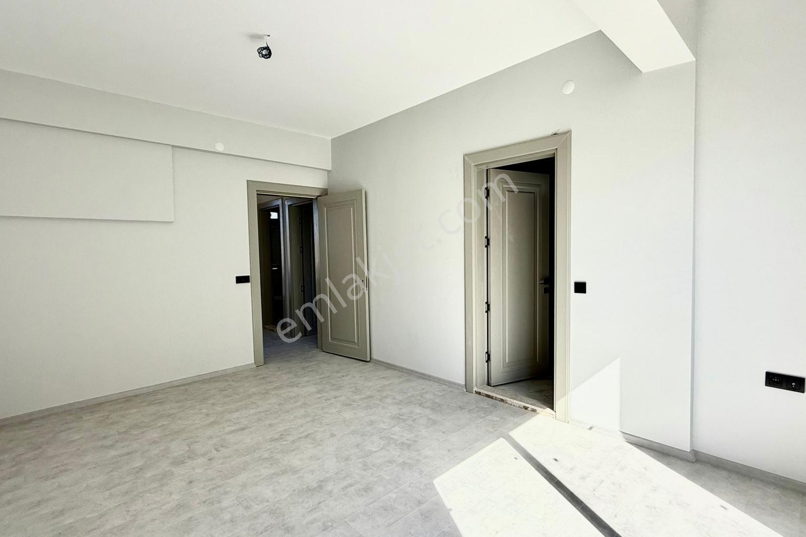 Foçaköy'de Deniz Manzaralı 5+1 Lüx Villa-havuzlu-6 Banyolu - Görsel 15