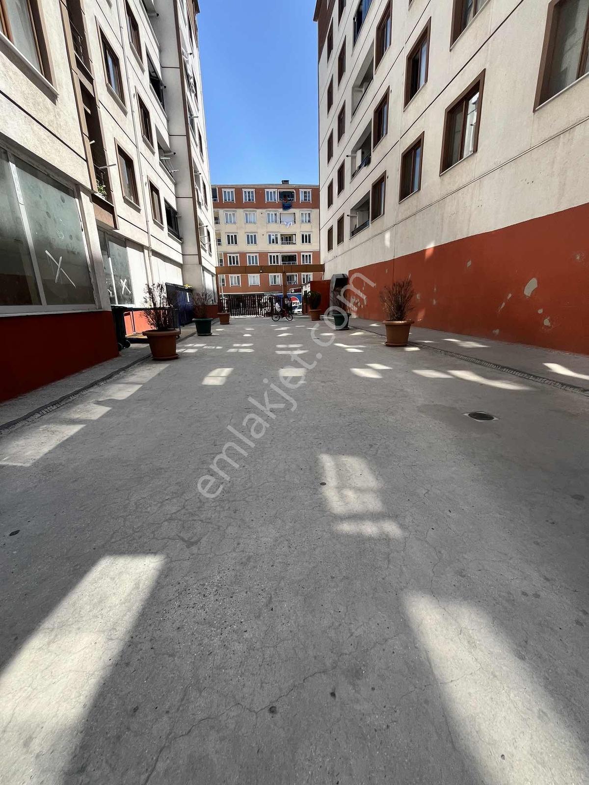 Site İçerisinde Satılık Ferah 3+1 Daire - Görsel 2