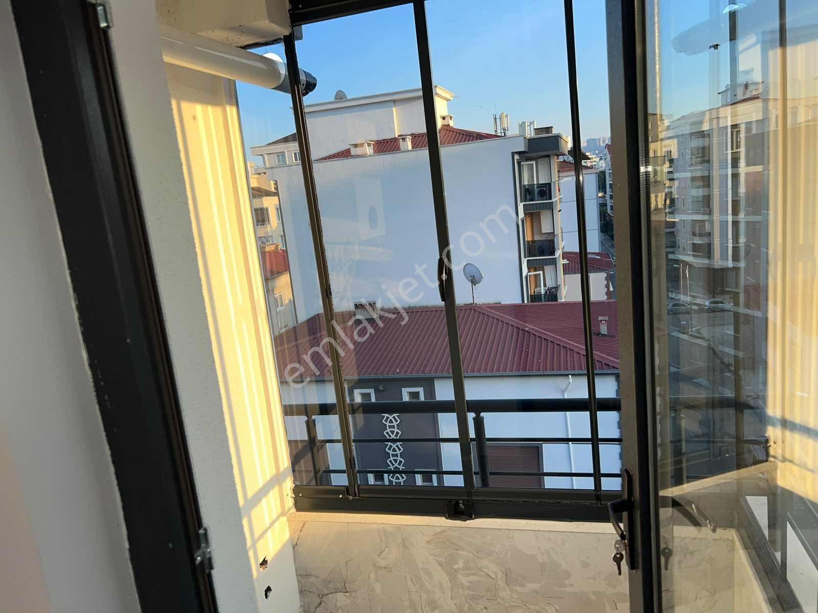 Atakent'te Tramvaya Ve Denize Yakın Merkezi Konumda Lüks 1+1 - Görsel 26