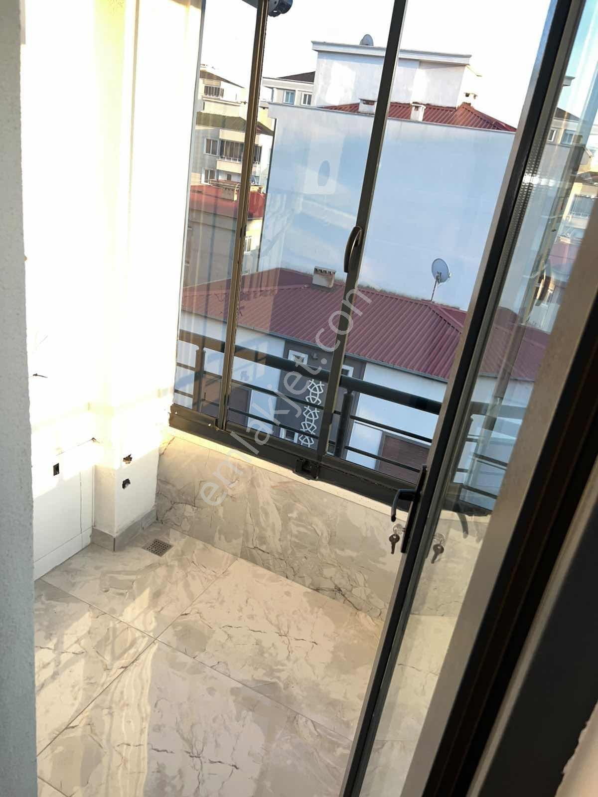 Atakent'te Tramvaya Ve Denize Yakın Merkezi Konumda Lüks 1+1 - Görsel 21