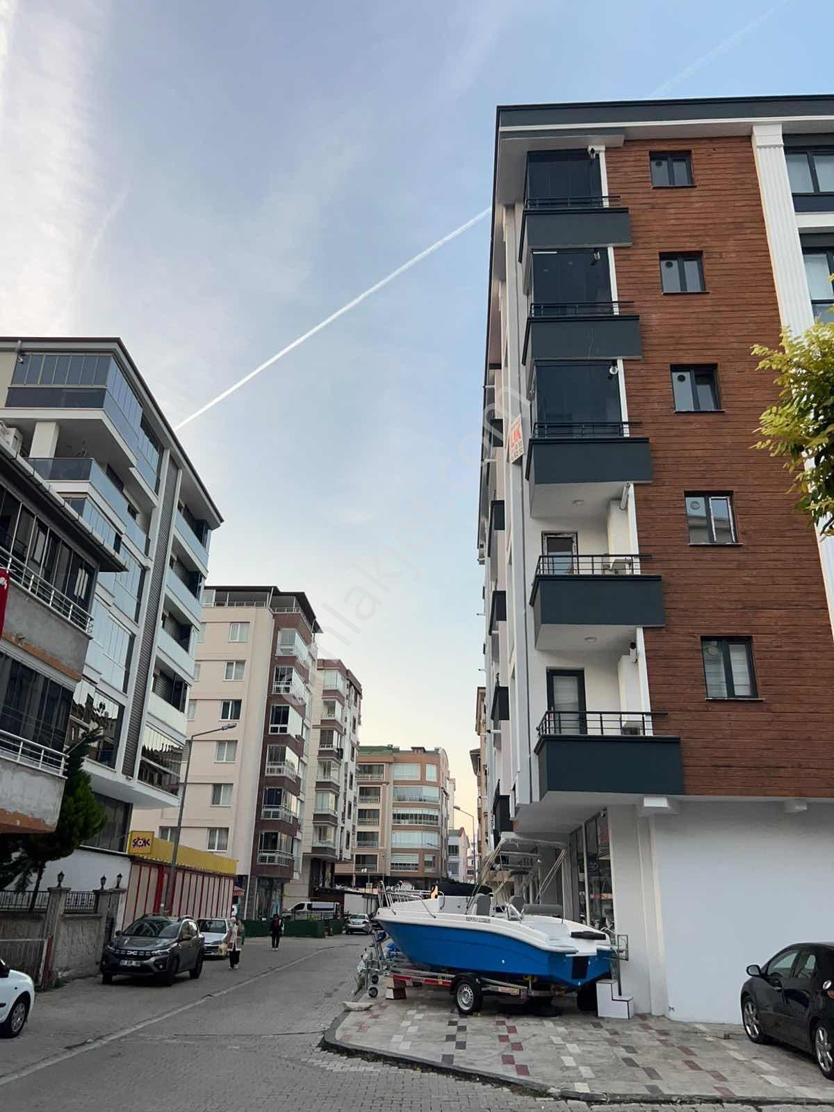Atakent'te Tramvaya Ve Denize Yakın Merkezi Konumda Lüks 1+1 - Görsel 4