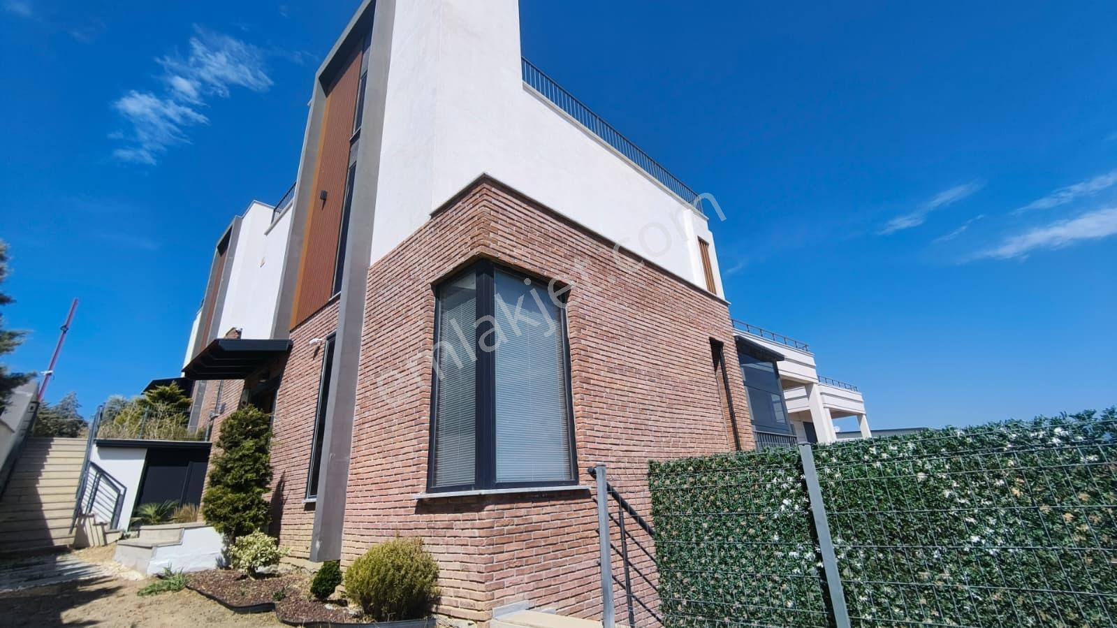 Rw Nefes'ten Eşyalı,deniz Manzaralı, Teraslı Satılık Lüks Villa - Görsel 29