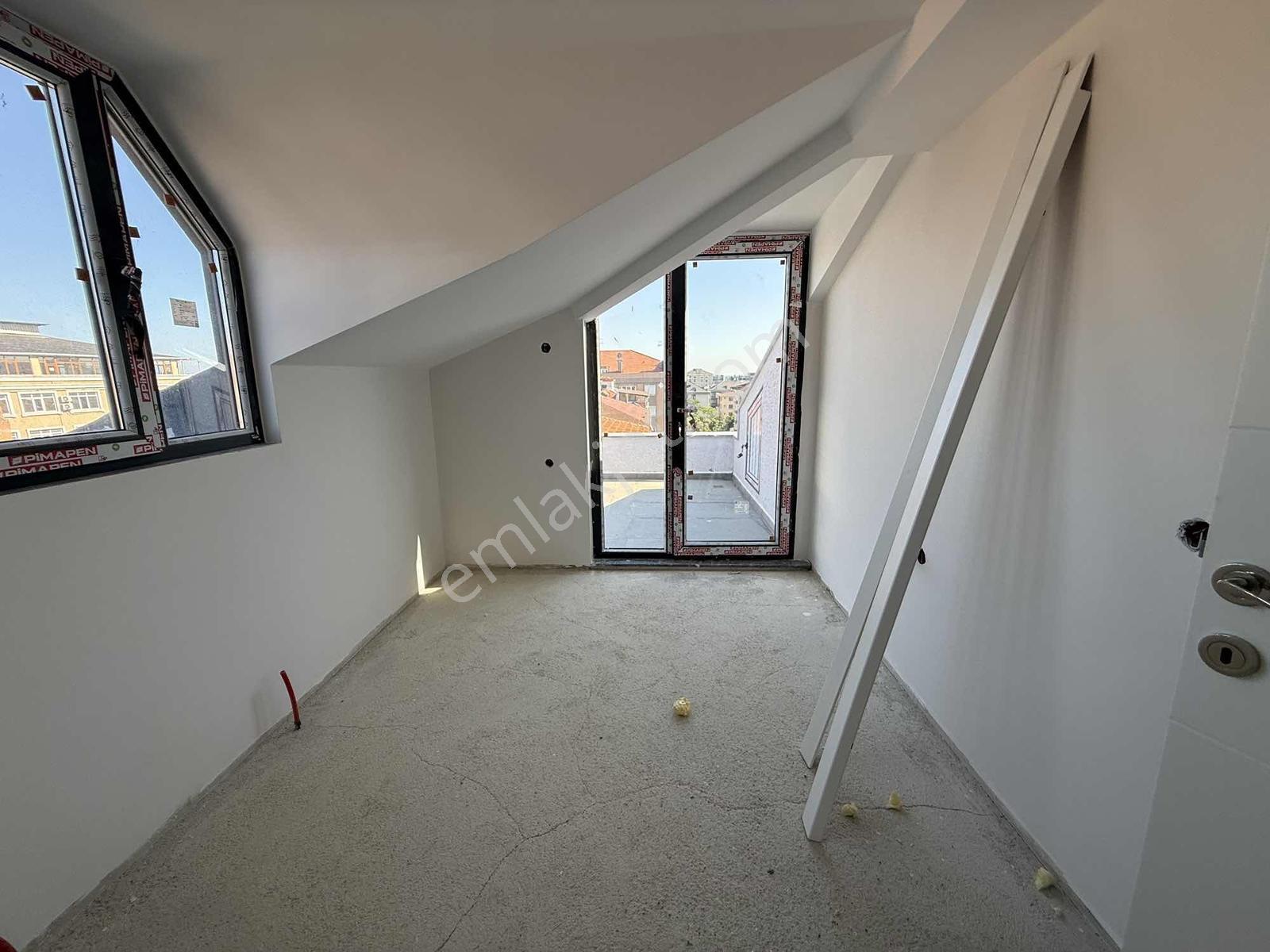Bahçelievler'de Sıfır Binada 250 M² Net 5+2 Çift Teraslı Dubleks - Görsel 35