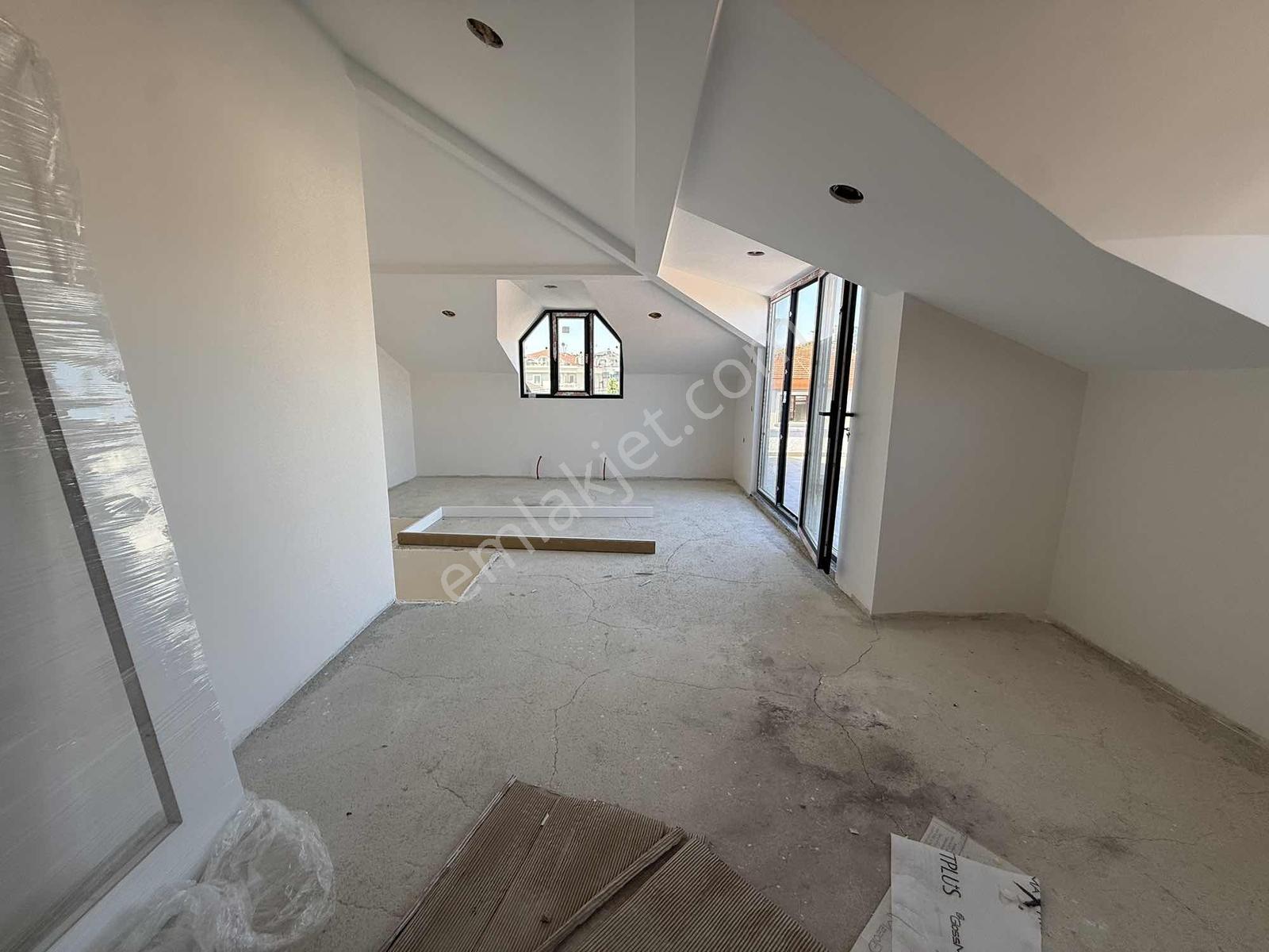 Bahçelievler'de Sıfır Binada 250 M² Net 5+2 Çift Teraslı Dubleks - Görsel 22