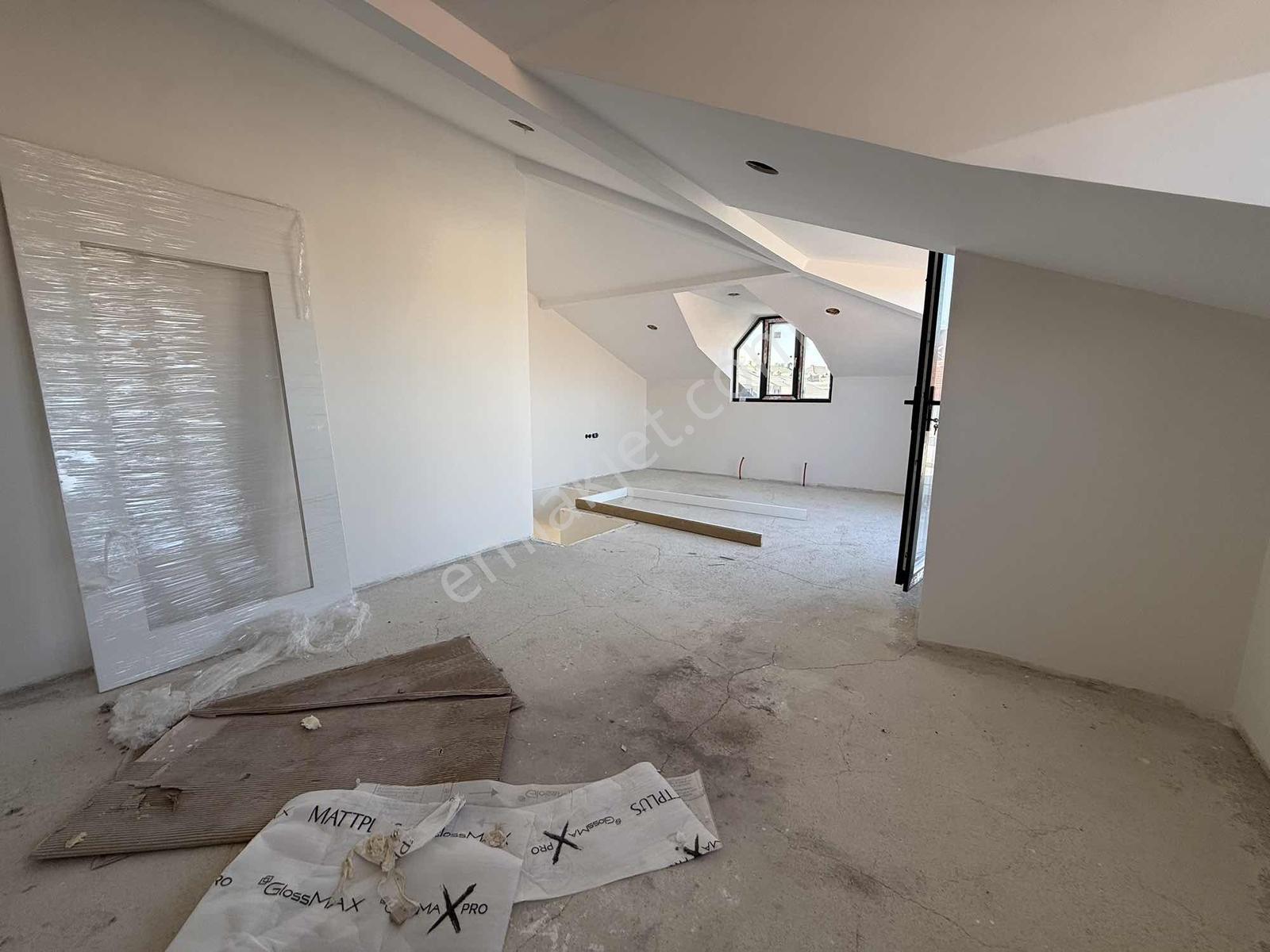 Bahçelievler'de Sıfır Binada 250 M² Net 5+2 Çift Teraslı Dubleks - Görsel 34