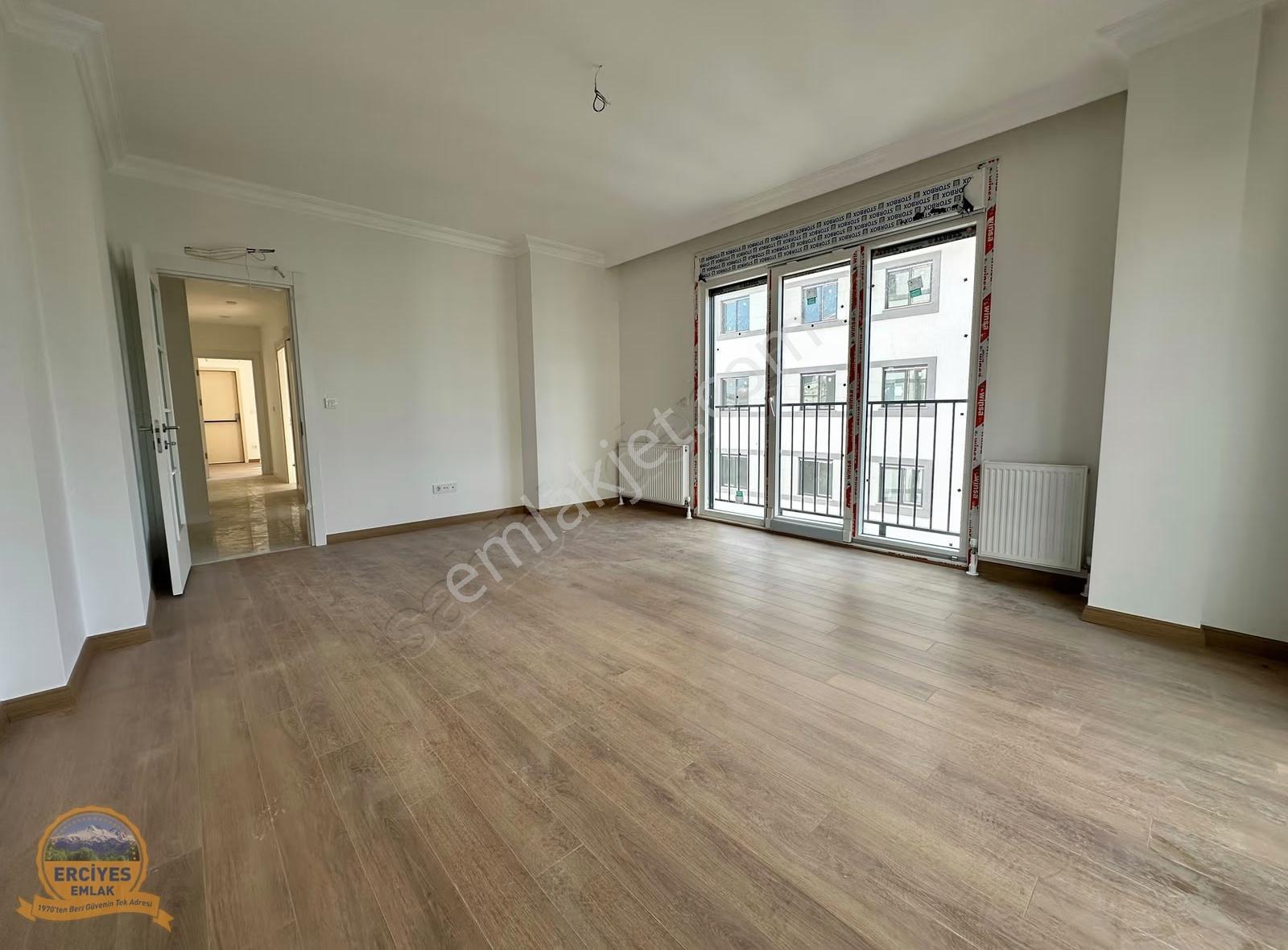 Erciyes'den Göztepe'de Yeni Binada 2+1 Kombili 95 M² Ara Kat - Görsel 3